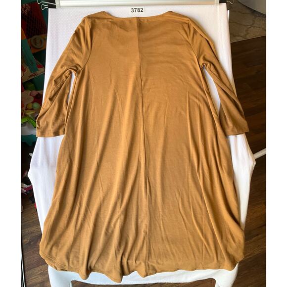 Zenana Premium Women Dress size M Relaxed Fit 3/4 Sleeve Stretchy Crew Neck Tan - Picture 10 of 10